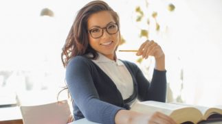 Özel Derste Azgın Kız Kendini Okşayarak Yarağı Yedi